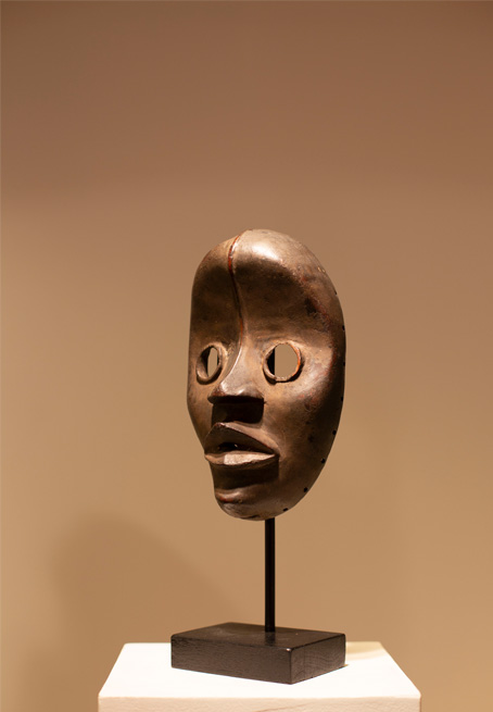 Antiquités africaines |  Statue Tshokwe - République démocratique du Congo | Profil droite  