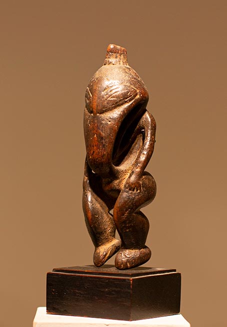 Antiquités Océaniennes | Statue Sepik - Papouasie-Nouvelle-Guinée | trois quart dos