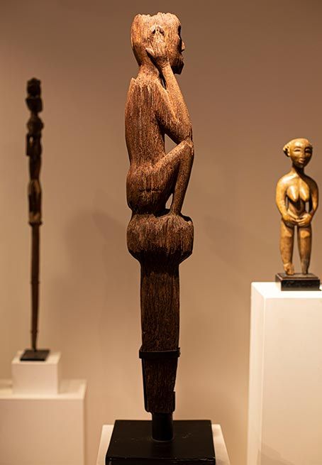 Antiquités Asiatiques | Statue Dayak - Indonésie | Profil droit