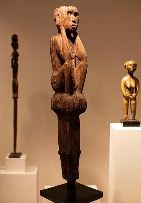 Antiquités Asiatiques | Statue Dayak - Indonésie | Trois quart droit