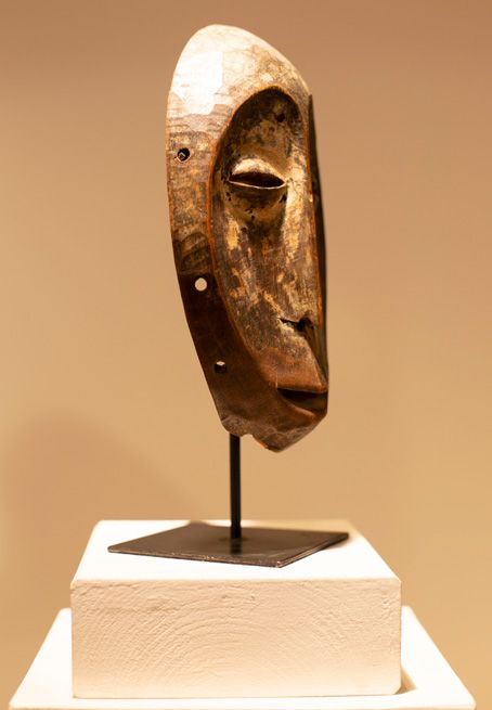 Antiquités africaines | Masque LEGA République démocratique du Congo | Trois quart  
