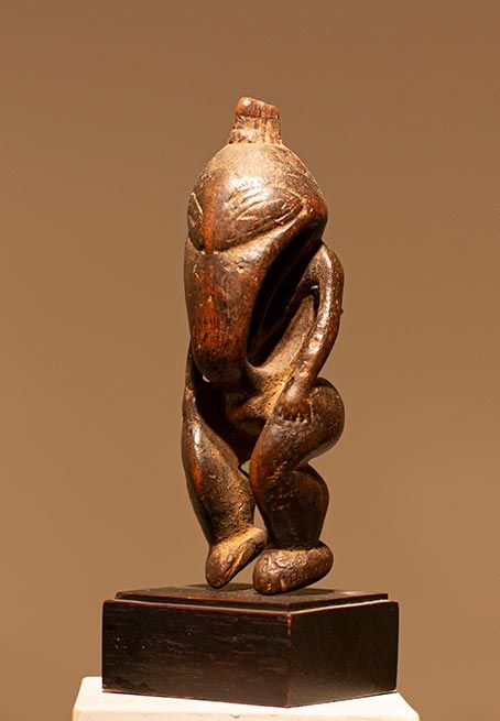 Antiquités Océaniennes | Statue Sepik - Papouasie-Nouvelle-Guinée | trois quart dos