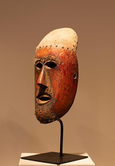 Antiquités Asiatiques | Masque  - Népal | trois quart  gauche