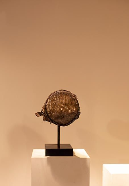 Antiquités Océaniennes | Tambour Sepik - Papouasie-Nouvelle-Guinée | face droite