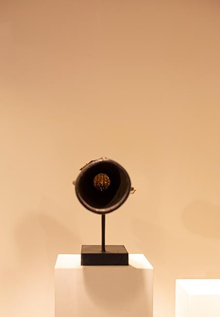 Antiquités Océaniennes | Tambour Sepik - Papouasie-Nouvelle-Guinée | face gauche